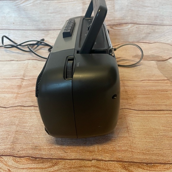 Centurion C839G Portable AM FM Stereo Radio Cassette Recorder Boombox AC DC - Picture 4 of 12